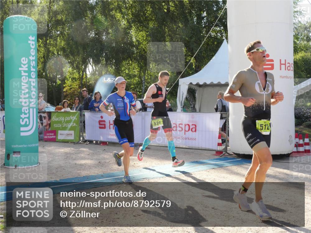 07.09.2025 - 19. Norderstedt Triathlon Zöllner http://msf.ph/oto/8792579 07.09.2025 16:28:06 Ziel 479, 512, 524 meine-sportfotos.de