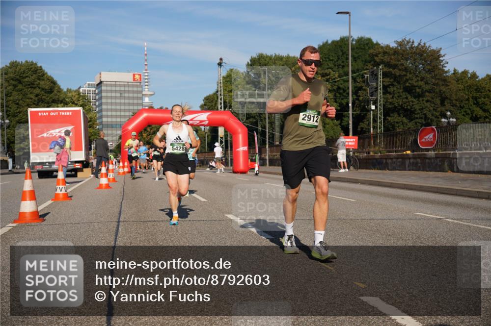 07.09.2025 - BARMER Alsterlauf Yannick Fuchs http://msf.ph/oto/8792603 07.09.2025 09:42:43 Laufen 5428, 2912 meine-sportfotos.de