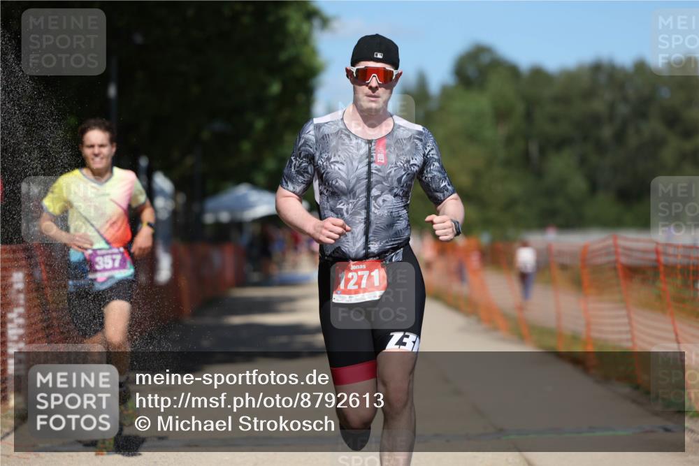 07.09.2025 - 19. Norderstedt Triathlon Michael Strokosch http://msf.ph/oto/8792613 07.09.2025 13:39:06 Laufen 357, 358, 1271 meine-sportfotos.de