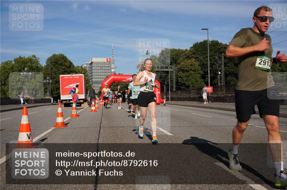 07.09.2025 - BARMER Alsterlauf Yannick Fuchs http://msf.ph/oto/8792616 07.09.2025 09:42:44 Laufen 3032, 5428, 2912 meine-sportfotos.de