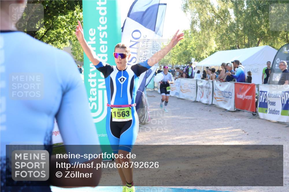 07.09.2025 - 19. Norderstedt Triathlon Zöllner http://msf.ph/oto/8792626 07.09.2025 16:38:11 Ziel 1068, 1563 meine-sportfotos.de