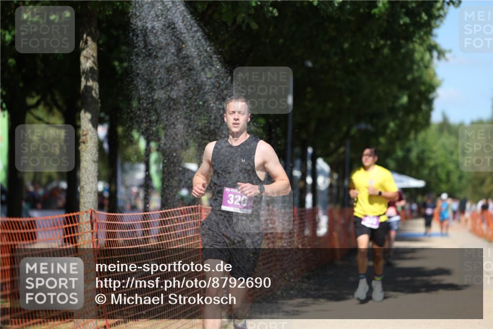 07.09.2025 - 19. Norderstedt Triathlon Michael Strokosch http://msf.ph/oto/8792690 07.09.2025 13:39:37 Laufen 320, 330, 809 meine-sportfotos.de