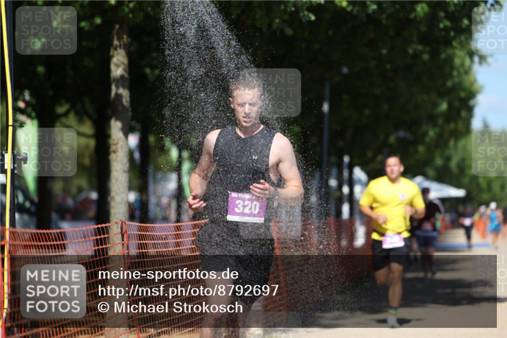 07.09.2025 - 19. Norderstedt Triathlon Michael Strokosch http://msf.ph/oto/8792697 07.09.2025 13:39:38 Laufen 320, 330, 809 meine-sportfotos.de