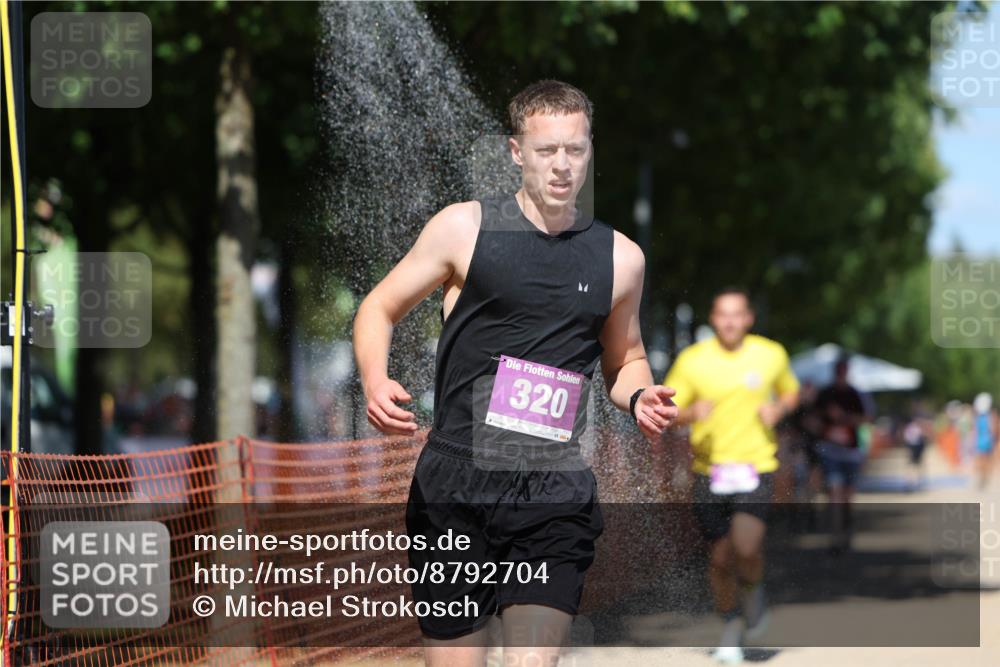 07.09.2025 - 19. Norderstedt Triathlon Michael Strokosch http://msf.ph/oto/8792704 07.09.2025 13:39:38 Laufen 320, 330, 809 meine-sportfotos.de