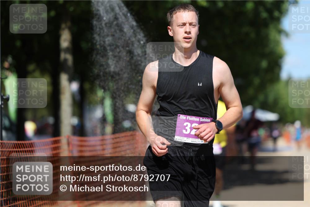 07.09.2025 - 19. Norderstedt Triathlon Michael Strokosch http://msf.ph/oto/8792707 07.09.2025 13:39:39 Laufen 320, 330, 809 meine-sportfotos.de