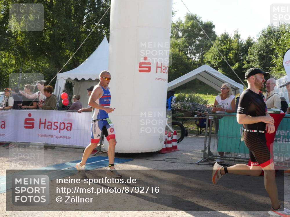 07.09.2025 - 19. Norderstedt Triathlon Zöllner http://msf.ph/oto/8792716 07.09.2025 16:29:57 Ziel 496, 544, 1593 meine-sportfotos.de