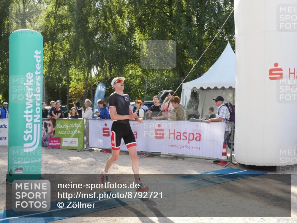 07.09.2025 - 19. Norderstedt Triathlon Zöllner http://msf.ph/oto/8792721 07.09.2025 16:29:59 Ziel 496, 544, 1593 meine-sportfotos.de