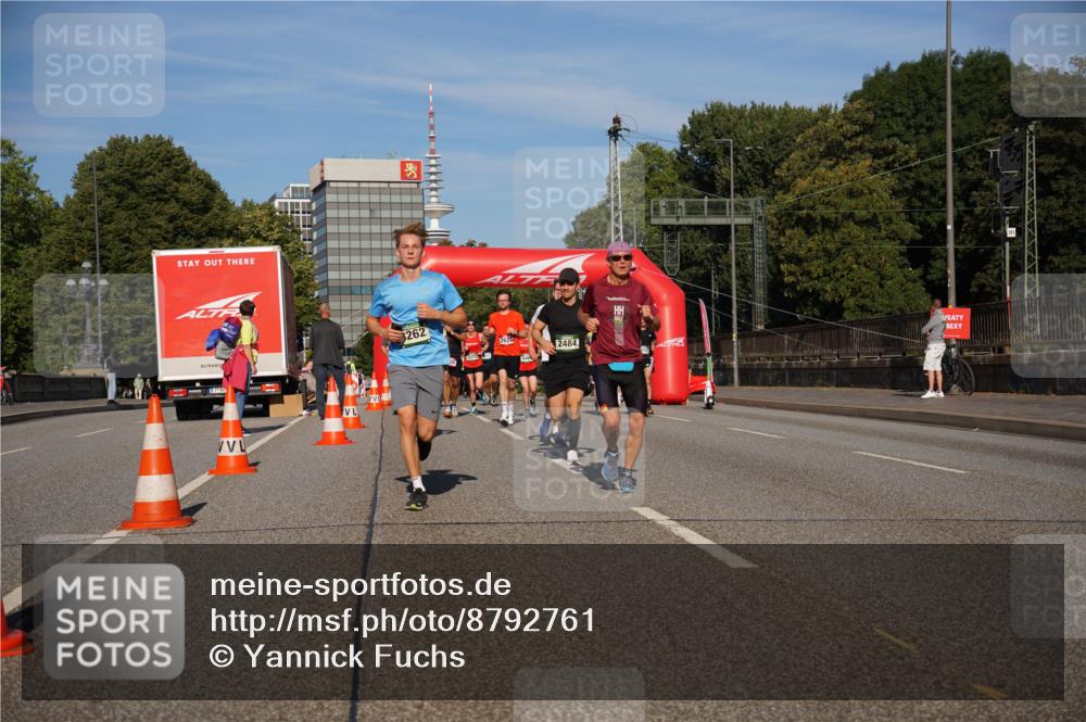 07.09.2025 - BARMER Alsterlauf Yannick Fuchs http://msf.ph/oto/8792761 07.09.2025 09:42:50 Laufen 8262, 2629, 2484 meine-sportfotos.de