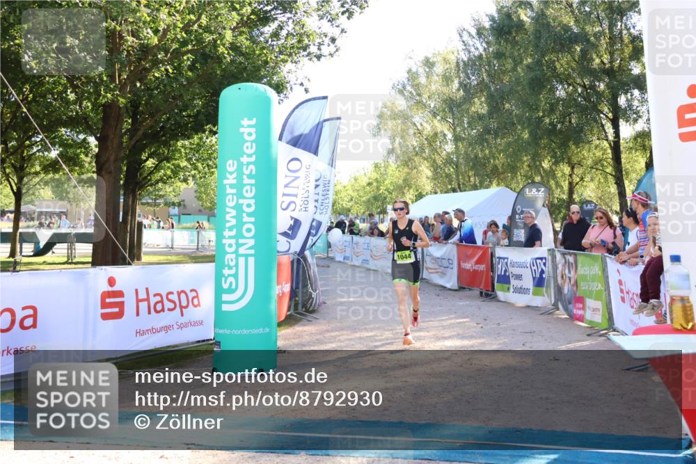 07.09.2025 - 19. Norderstedt Triathlon Zöllner http://msf.ph/oto/8792930 07.09.2025 16:39:03 Ziel 1044, 1625 meine-sportfotos.de