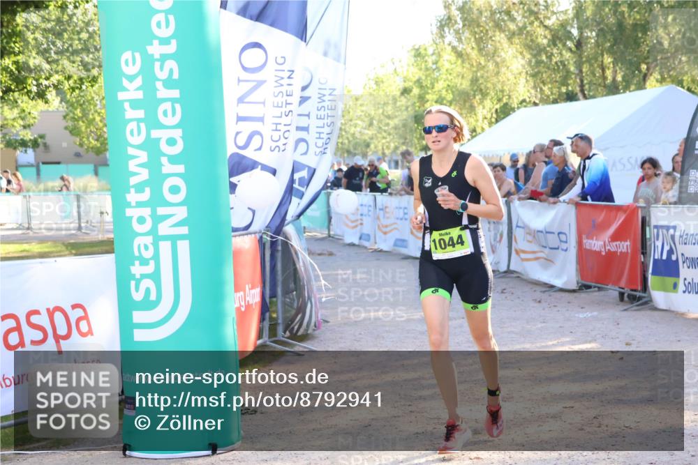 07.09.2025 - 19. Norderstedt Triathlon Zöllner http://msf.ph/oto/8792941 07.09.2025 16:39:04 Ziel 1044, 1625 meine-sportfotos.de