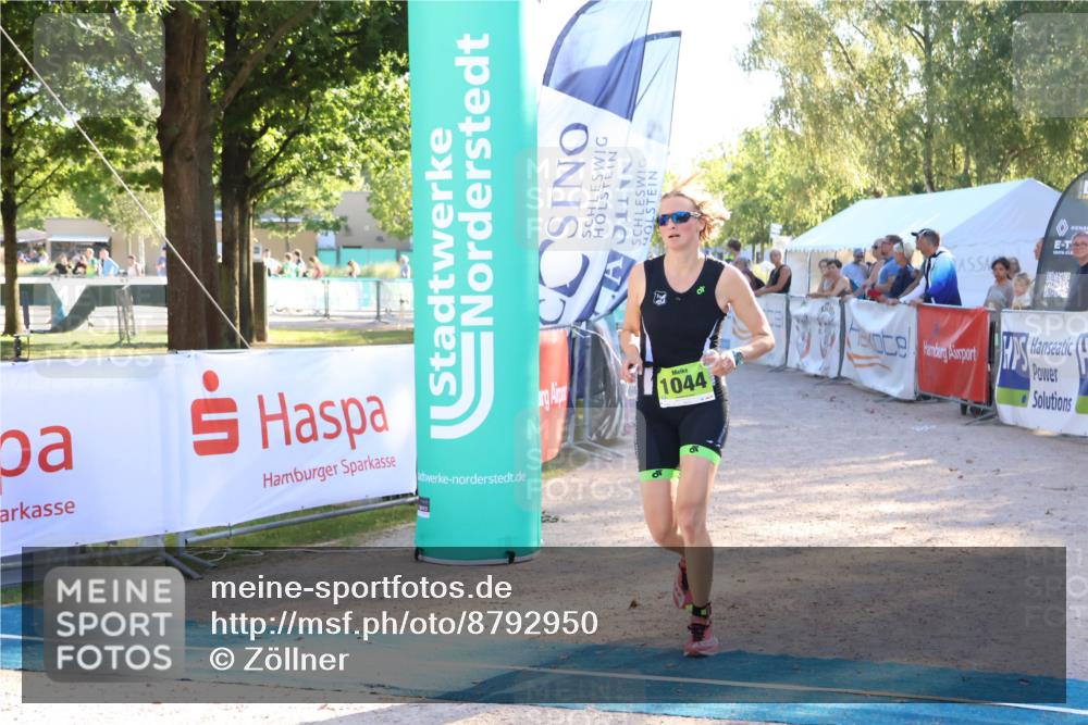 07.09.2025 - 19. Norderstedt Triathlon Zöllner http://msf.ph/oto/8792950 07.09.2025 16:39:04 Ziel 1044, 1625 meine-sportfotos.de