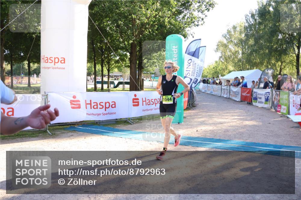 07.09.2025 - 19. Norderstedt Triathlon Zöllner http://msf.ph/oto/8792963 07.09.2025 16:39:05 Ziel 1044 meine-sportfotos.de