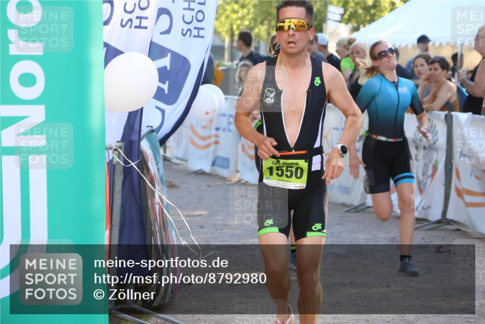 07.09.2025 - 19. Norderstedt Triathlon Zöllner http://msf.ph/oto/8792980 07.09.2025 16:39:29 Ziel 1060, 1073, 1105, 1550 meine-sportfotos.de