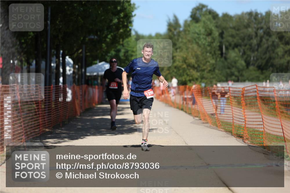 07.09.2025 - 19. Norderstedt Triathlon Michael Strokosch http://msf.ph/oto/8793036 07.09.2025 13:41:02 Laufen 183, 211, 1299 meine-sportfotos.de