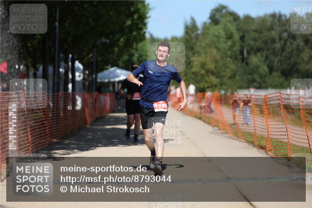 07.09.2025 - 19. Norderstedt Triathlon Michael Strokosch http://msf.ph/oto/8793044 07.09.2025 13:41:03 Laufen 211, 1299 meine-sportfotos.de
