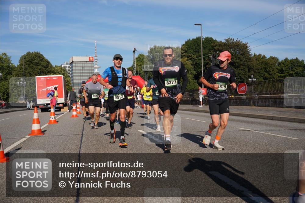 07.09.2025 - BARMER Alsterlauf Yannick Fuchs http://msf.ph/oto/8793054 07.09.2025 09:43:00 Laufen 2328, 5812, 3896, 8377, 819 meine-sportfotos.de