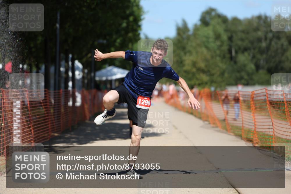 07.09.2025 - 19. Norderstedt Triathlon Michael Strokosch http://msf.ph/oto/8793055 07.09.2025 13:41:03 Laufen 211, 1299 meine-sportfotos.de
