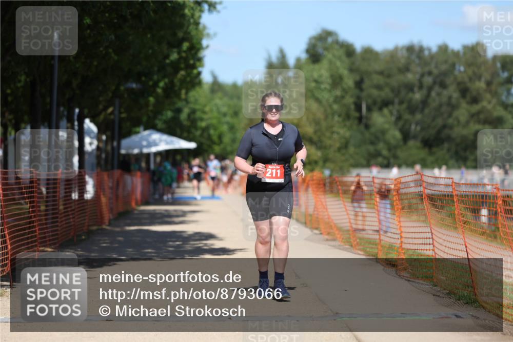 07.09.2025 - 19. Norderstedt Triathlon Michael Strokosch http://msf.ph/oto/8793066 07.09.2025 13:41:07 Laufen 211, 1299 meine-sportfotos.de