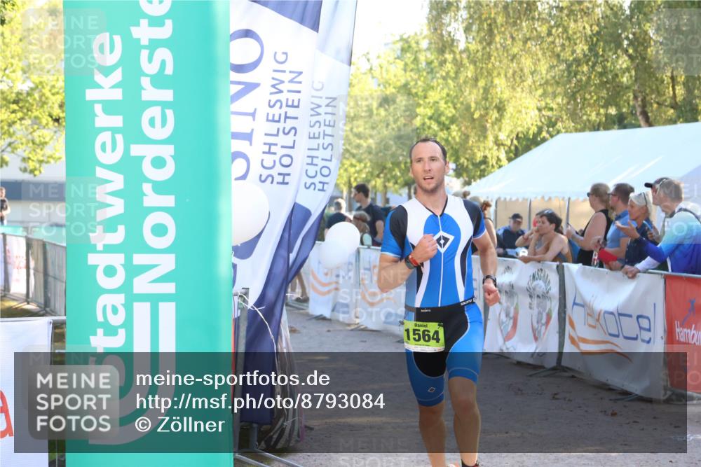 07.09.2025 - 19. Norderstedt Triathlon Zöllner http://msf.ph/oto/8793084 07.09.2025 16:39:39 Ziel 1067, 1073, 1564 meine-sportfotos.de