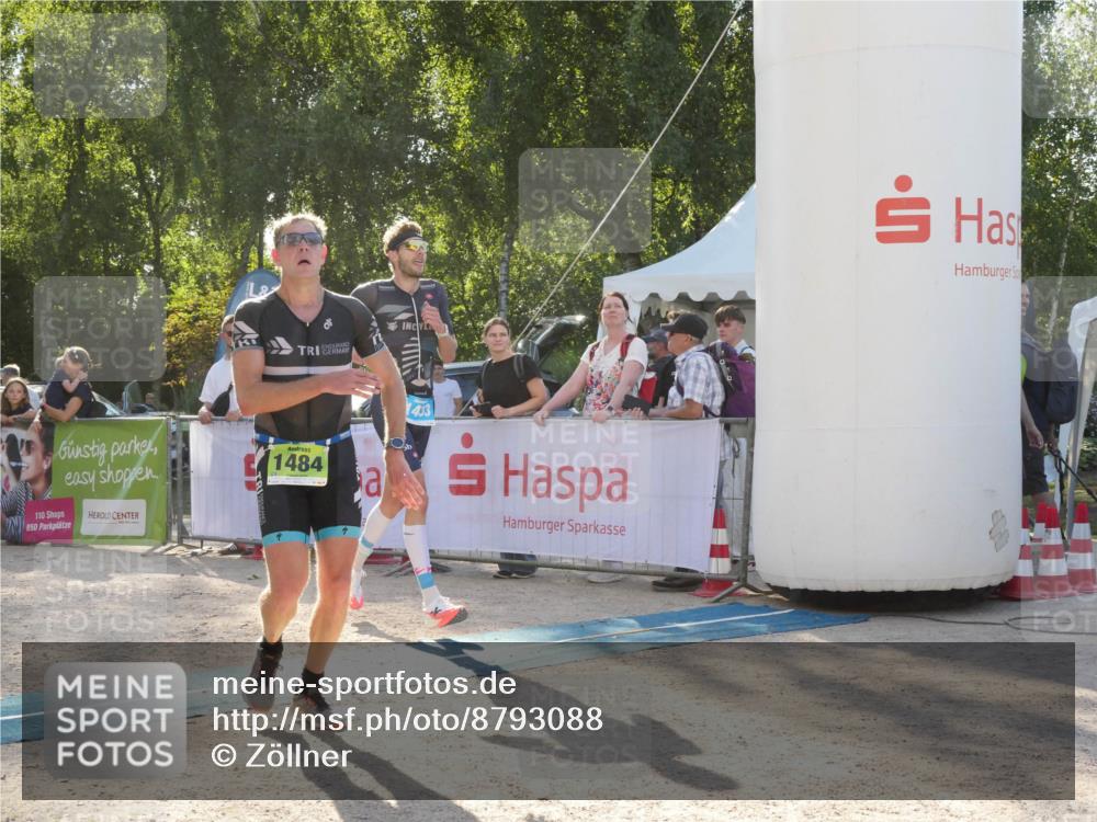 07.09.2025 - 19. Norderstedt Triathlon Zöllner http://msf.ph/oto/8793088 07.09.2025 16:32:38 Ziel 490, 521, 1433, 1484 meine-sportfotos.de