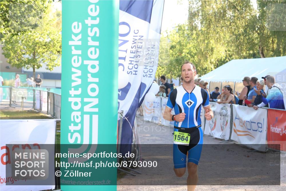 07.09.2025 - 19. Norderstedt Triathlon Zöllner http://msf.ph/oto/8793090 07.09.2025 16:39:39 Ziel 1067, 1073, 1564 meine-sportfotos.de
