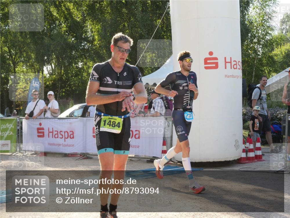 07.09.2025 - 19. Norderstedt Triathlon Zöllner http://msf.ph/oto/8793094 07.09.2025 16:32:39 Ziel 490, 521, 1433, 1484 meine-sportfotos.de