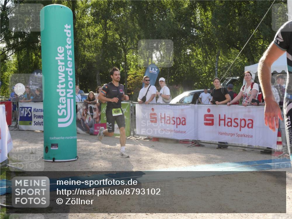 07.09.2025 - 19. Norderstedt Triathlon Zöllner http://msf.ph/oto/8793102 07.09.2025 16:32:40 Ziel 490, 521, 1433, 1484 meine-sportfotos.de