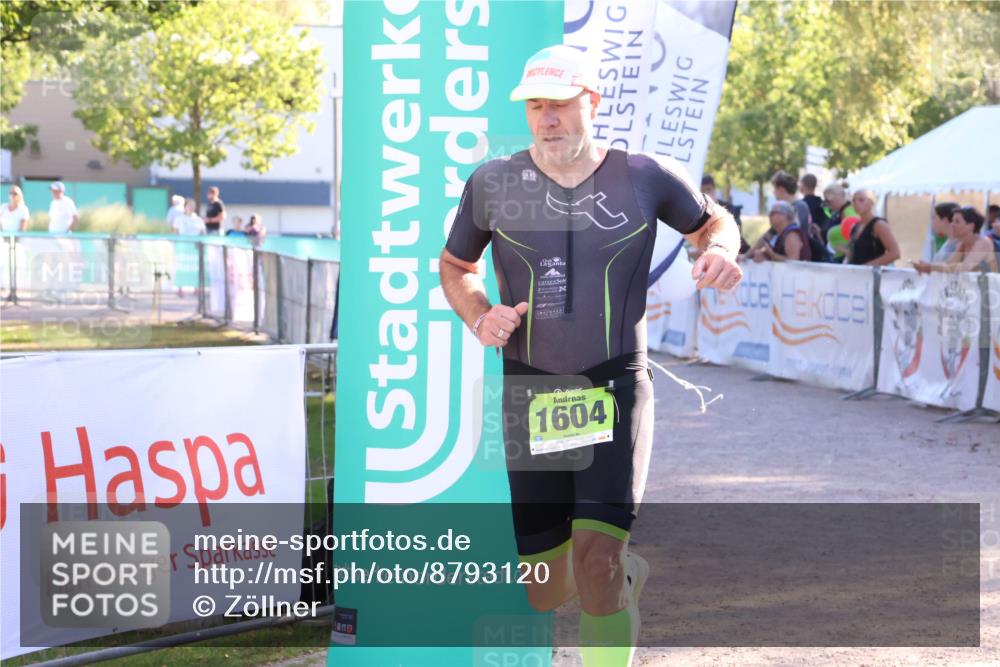07.09.2025 - 19. Norderstedt Triathlon Zöllner http://msf.ph/oto/8793120 07.09.2025 16:39:59 Ziel 1604 meine-sportfotos.de