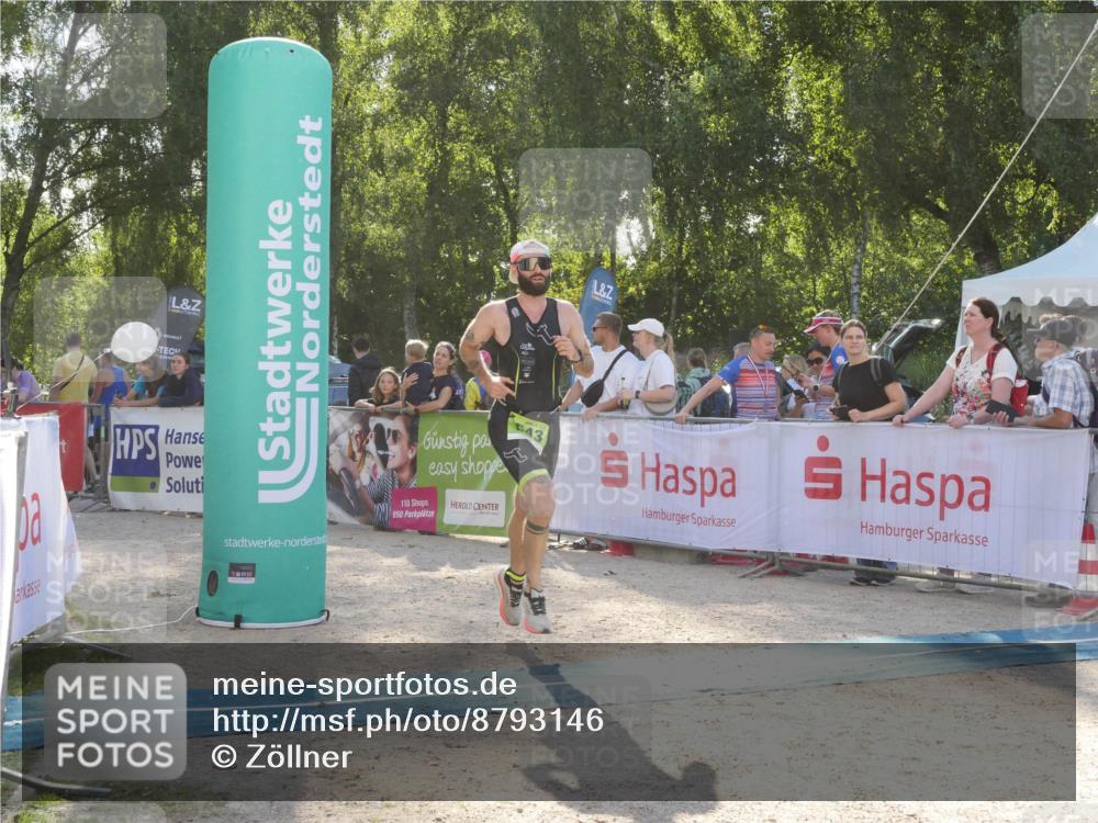 07.09.2025 - 19. Norderstedt Triathlon Zöllner http://msf.ph/oto/8793146 07.09.2025 16:33:19 Ziel 438, 543 meine-sportfotos.de