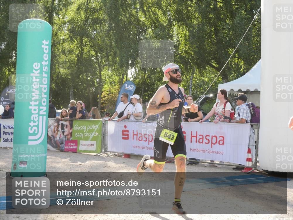 07.09.2025 - 19. Norderstedt Triathlon Zöllner http://msf.ph/oto/8793151 07.09.2025 16:33:20 Ziel 438, 543 meine-sportfotos.de