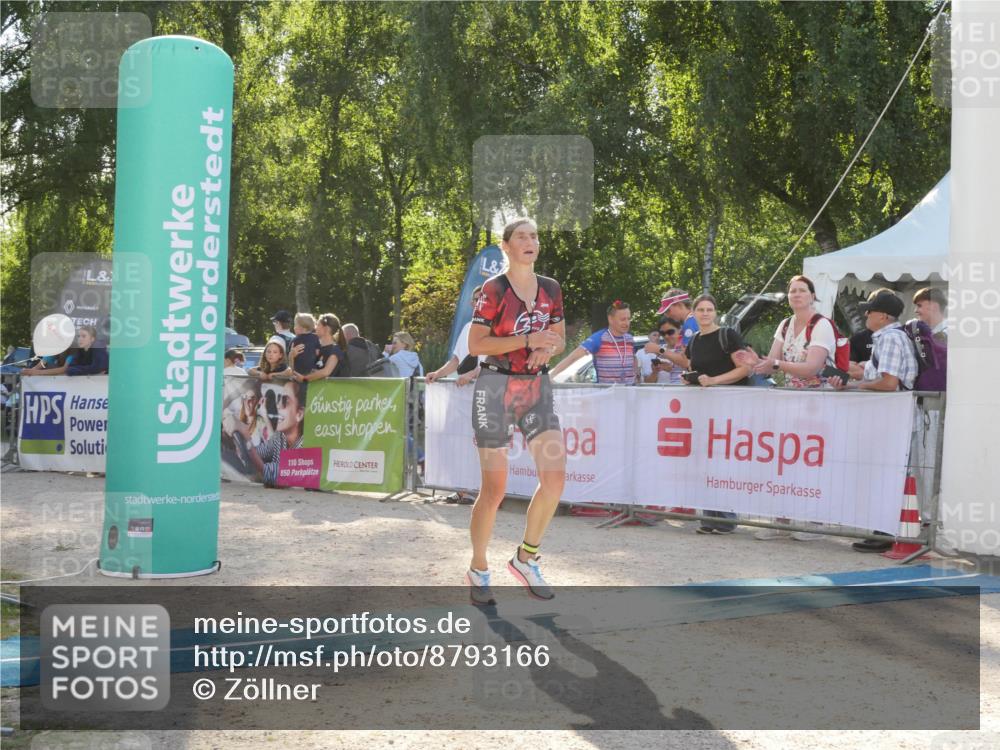 07.09.2025 - 19. Norderstedt Triathlon Zöllner http://msf.ph/oto/8793166 07.09.2025 16:33:23 Ziel 438, 543 meine-sportfotos.de