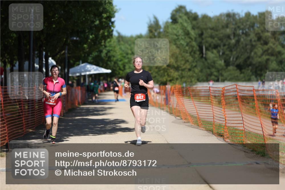 07.09.2025 - 19. Norderstedt Triathlon Michael Strokosch http://msf.ph/oto/8793172 07.09.2025 13:41:53 Laufen 242, 842 meine-sportfotos.de