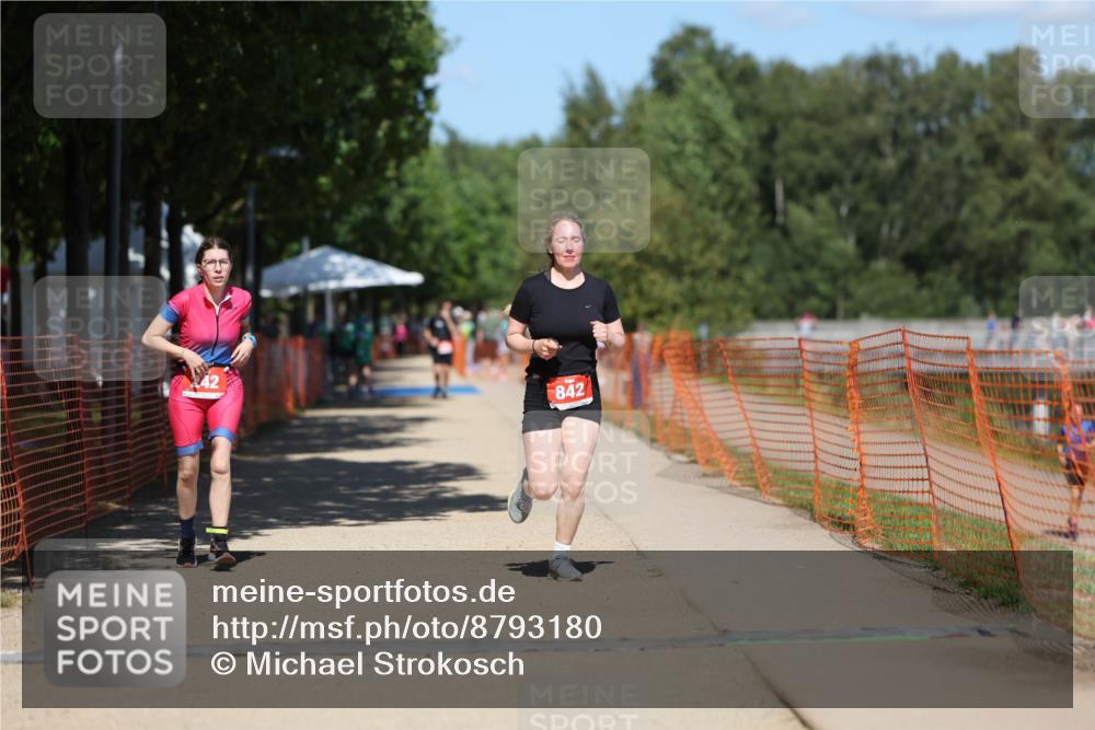 07.09.2025 - 19. Norderstedt Triathlon Michael Strokosch http://msf.ph/oto/8793180 07.09.2025 13:41:53 Laufen 242, 842 meine-sportfotos.de