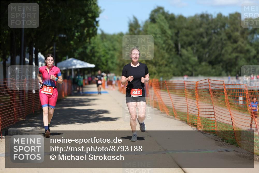 07.09.2025 - 19. Norderstedt Triathlon Michael Strokosch http://msf.ph/oto/8793188 07.09.2025 13:41:53 Laufen 242, 842 meine-sportfotos.de