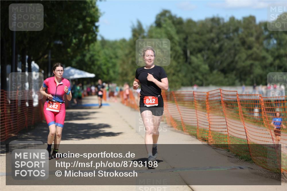 07.09.2025 - 19. Norderstedt Triathlon Michael Strokosch http://msf.ph/oto/8793198 07.09.2025 13:41:54 Laufen 242, 842 meine-sportfotos.de