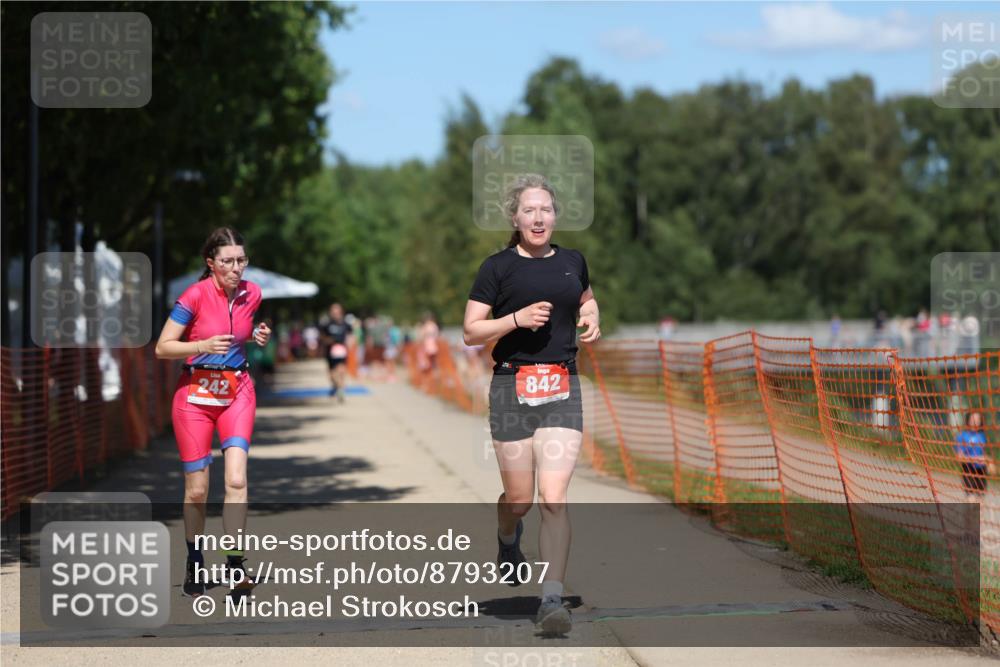 07.09.2025 - 19. Norderstedt Triathlon Michael Strokosch http://msf.ph/oto/8793207 07.09.2025 13:41:54 Laufen 242, 842 meine-sportfotos.de