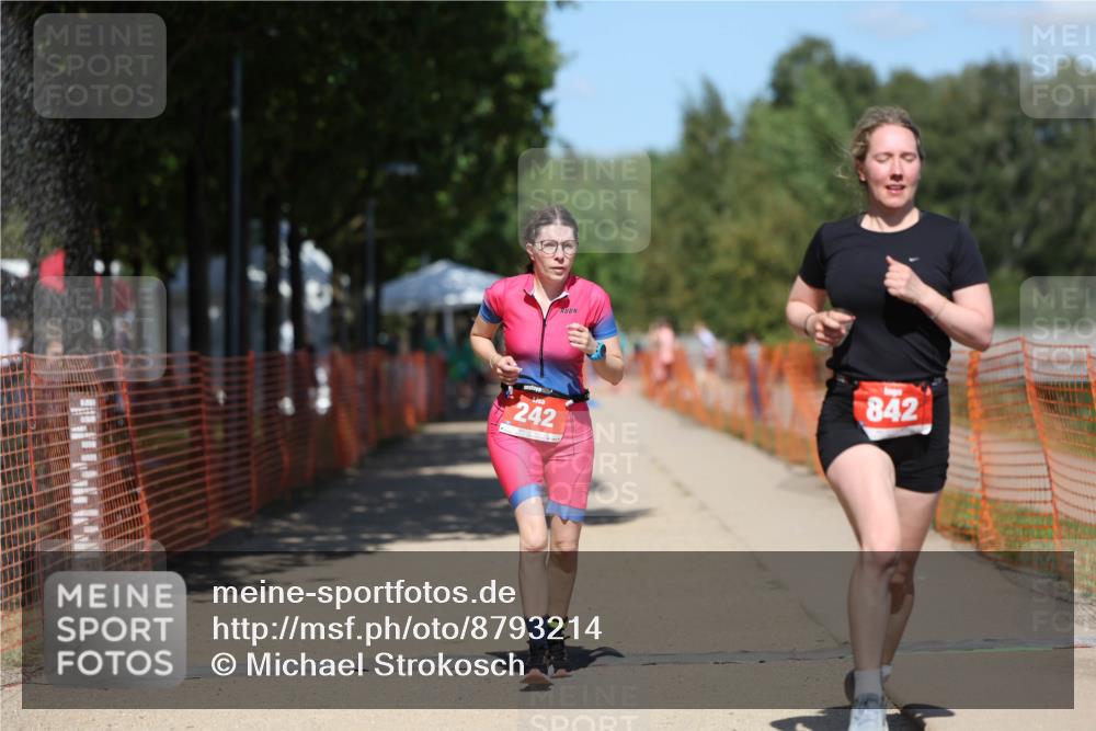 07.09.2025 - 19. Norderstedt Triathlon Michael Strokosch http://msf.ph/oto/8793214 07.09.2025 13:41:55 Laufen 242, 842 meine-sportfotos.de