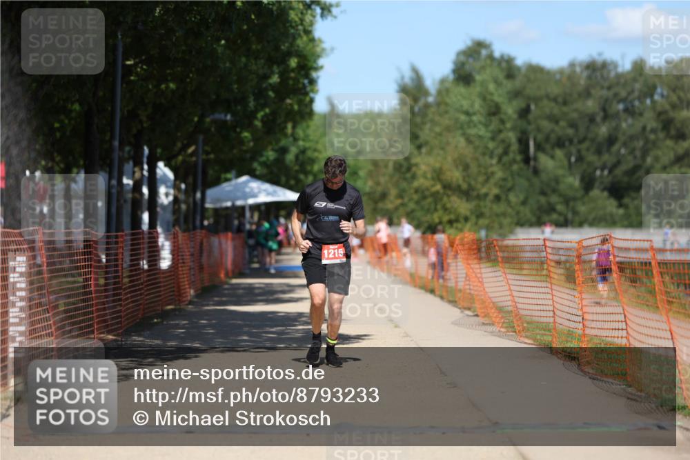 07.09.2025 - 19. Norderstedt Triathlon Michael Strokosch http://msf.ph/oto/8793233 07.09.2025 13:42:09 Laufen 1215 meine-sportfotos.de