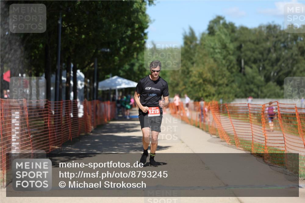 07.09.2025 - 19. Norderstedt Triathlon Michael Strokosch http://msf.ph/oto/8793245 07.09.2025 13:42:10 Laufen 1215 meine-sportfotos.de