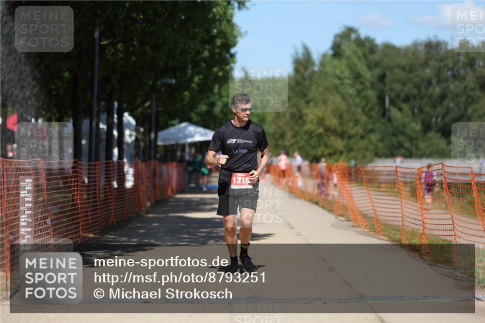 07.09.2025 - 19. Norderstedt Triathlon Michael Strokosch http://msf.ph/oto/8793251 07.09.2025 13:42:10 Laufen 1215 meine-sportfotos.de
