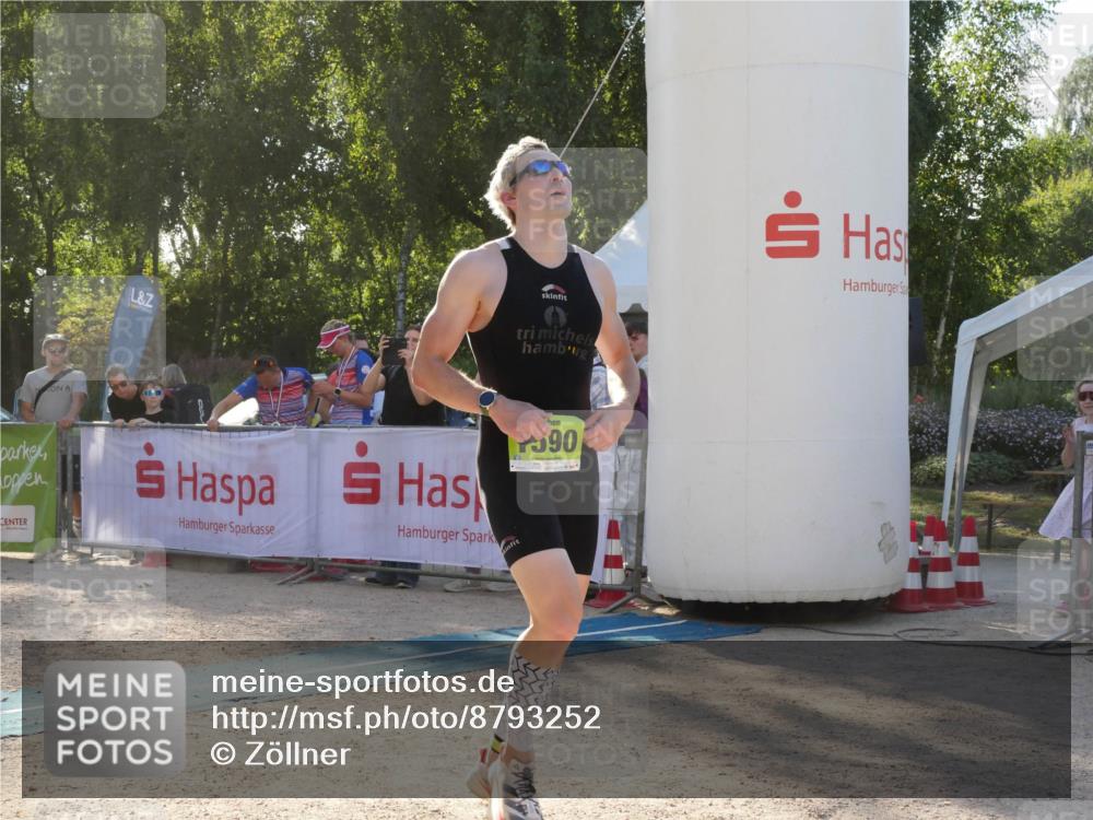 07.09.2025 - 19. Norderstedt Triathlon Zöllner http://msf.ph/oto/8793252 07.09.2025 16:34:41 Ziel 1080, 1587, 1590 meine-sportfotos.de