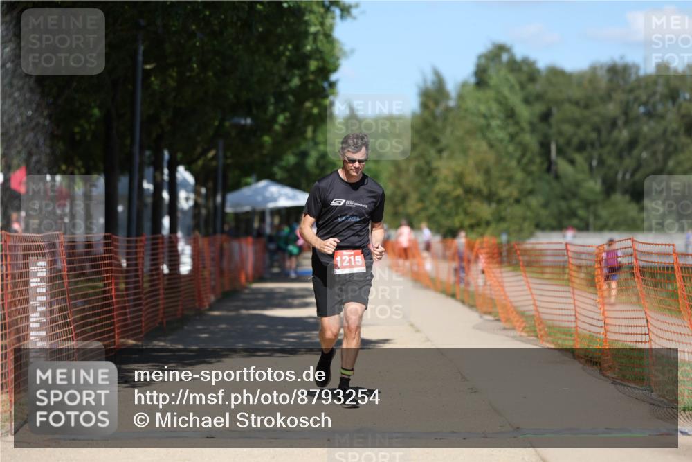 07.09.2025 - 19. Norderstedt Triathlon Michael Strokosch http://msf.ph/oto/8793254 07.09.2025 13:42:10 Laufen 1215 meine-sportfotos.de