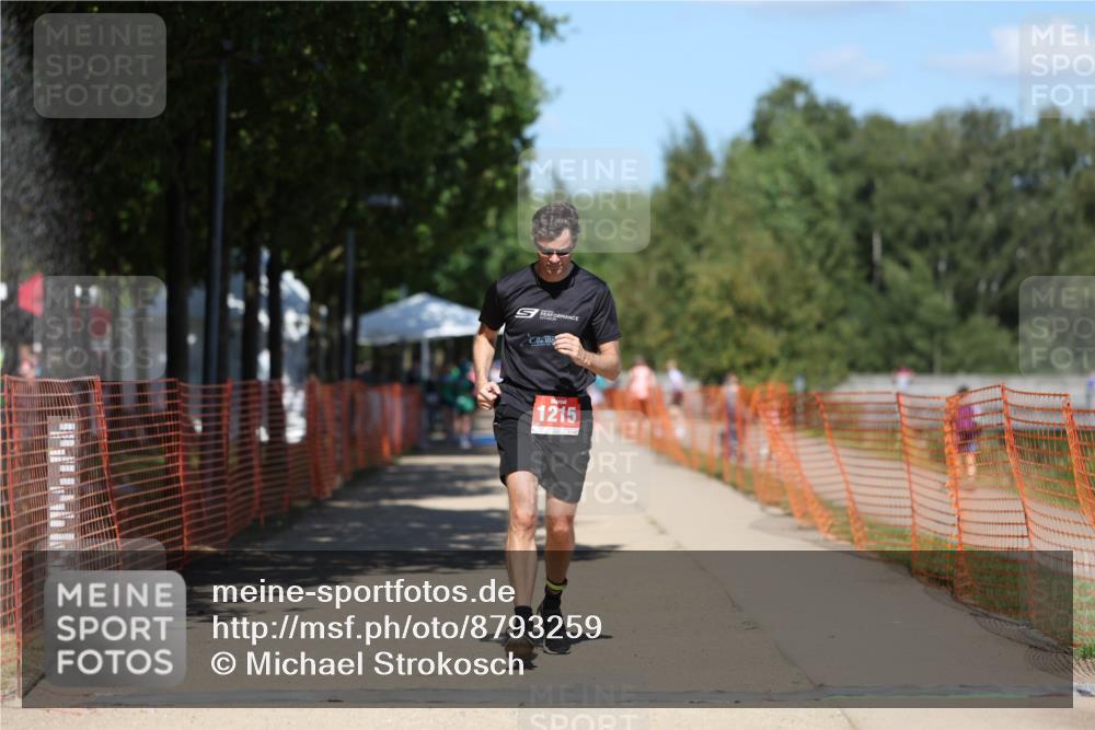 07.09.2025 - 19. Norderstedt Triathlon Michael Strokosch http://msf.ph/oto/8793259 07.09.2025 13:42:11 Laufen 1215 meine-sportfotos.de