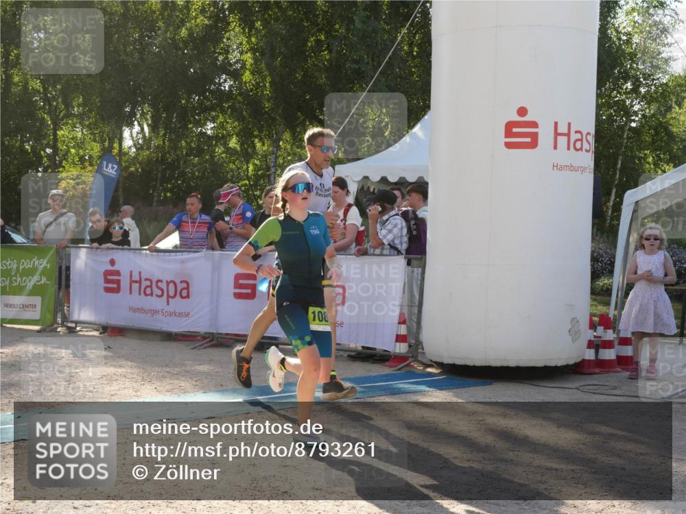 07.09.2025 - 19. Norderstedt Triathlon Zöllner http://msf.ph/oto/8793261 07.09.2025 16:34:46 Ziel 1080, 1587, 1590 meine-sportfotos.de