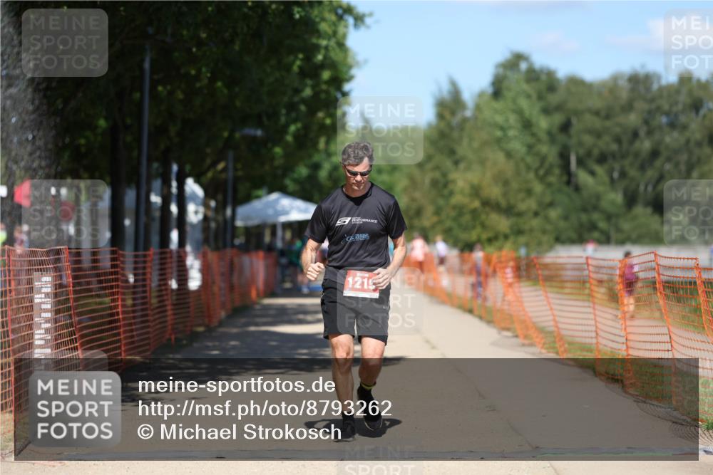07.09.2025 - 19. Norderstedt Triathlon Michael Strokosch http://msf.ph/oto/8793262 07.09.2025 13:42:11 Laufen 1215 meine-sportfotos.de
