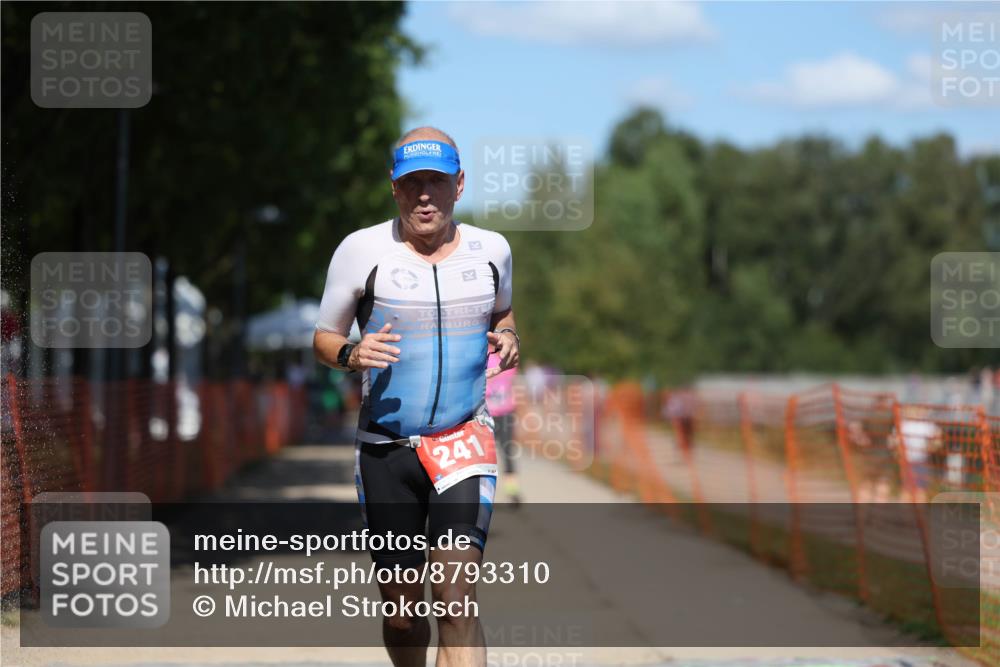 07.09.2025 - 19. Norderstedt Triathlon Michael Strokosch http://msf.ph/oto/8793310 07.09.2025 13:42:38 Laufen 241, 336, 790 meine-sportfotos.de
