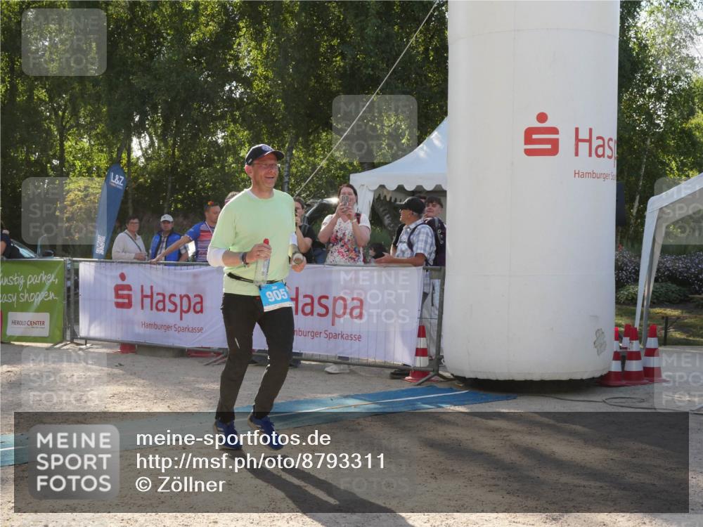 07.09.2025 - 19. Norderstedt Triathlon Zöllner http://msf.ph/oto/8793311 07.09.2025 16:35:23 Ziel 905, 1570 meine-sportfotos.de