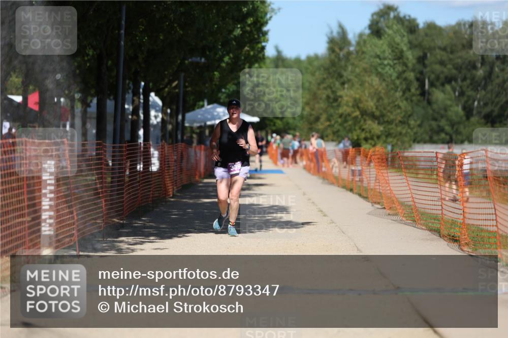 07.09.2025 - 19. Norderstedt Triathlon Michael Strokosch http://msf.ph/oto/8793347 07.09.2025 13:42:58 Laufen 323, 339 meine-sportfotos.de