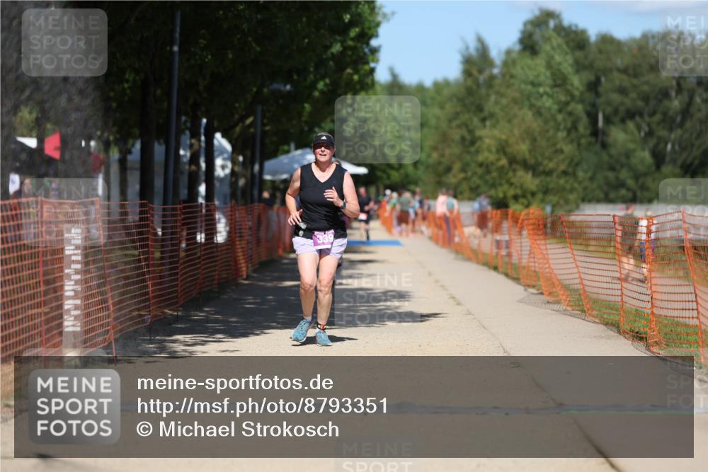 07.09.2025 - 19. Norderstedt Triathlon Michael Strokosch http://msf.ph/oto/8793351 07.09.2025 13:42:58 Laufen 323, 339 meine-sportfotos.de