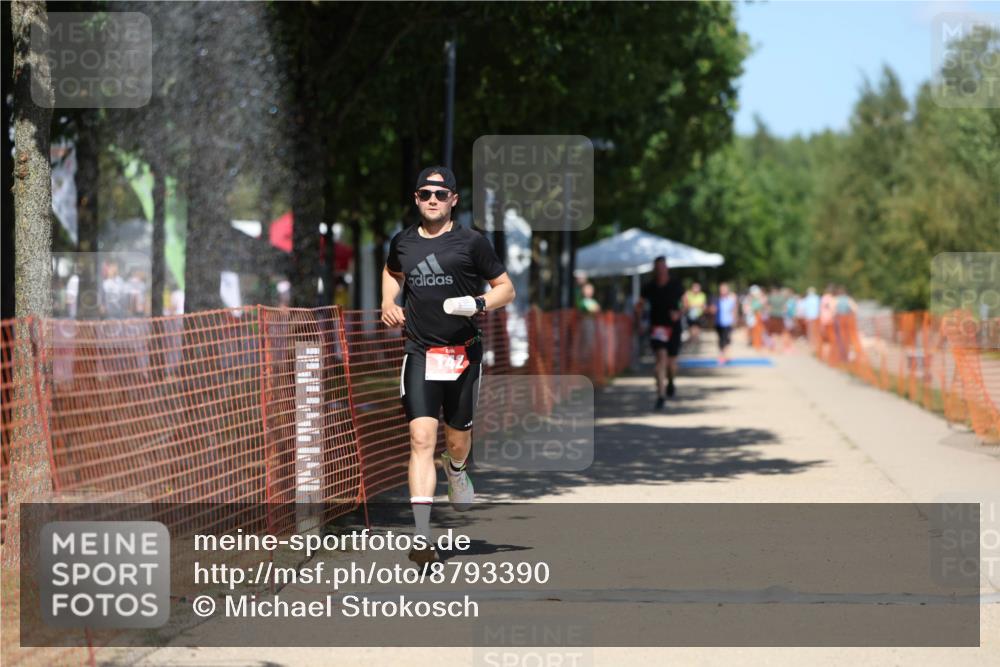 07.09.2025 - 19. Norderstedt Triathlon Michael Strokosch http://msf.ph/oto/8793390 07.09.2025 13:43:10 Laufen 142 meine-sportfotos.de